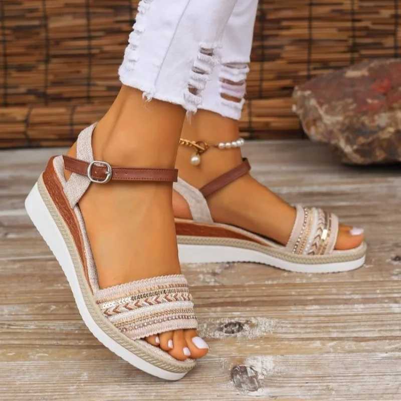 High Quality Women Sandals Summer Casual Luxury Flat Sandals Platform Shoes for Women New Designer Fashion Sandals Womens Sandals T241227