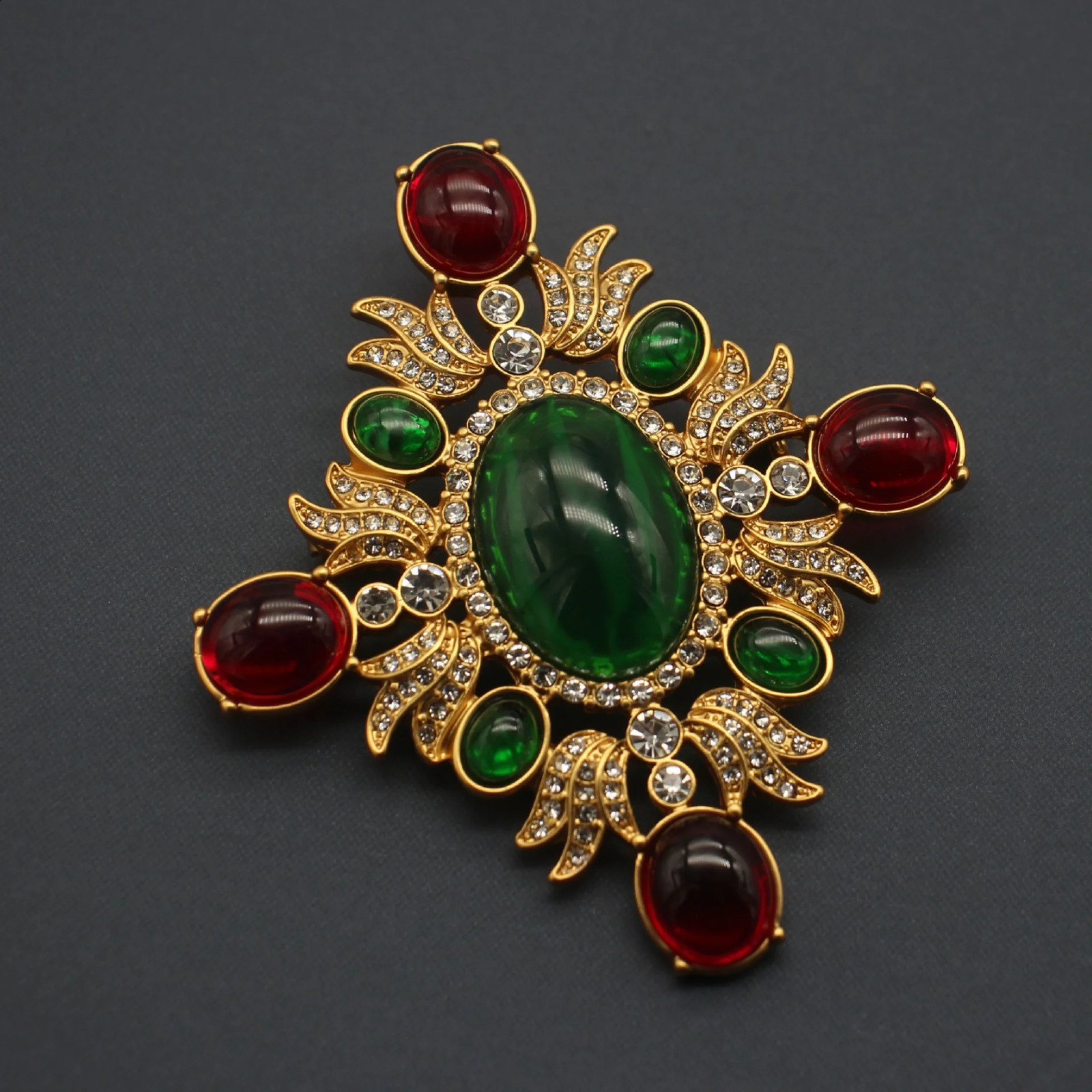 Europe and the United States exaggerated medieval retro glass micro-inlaid heavy old metal brooch 241227