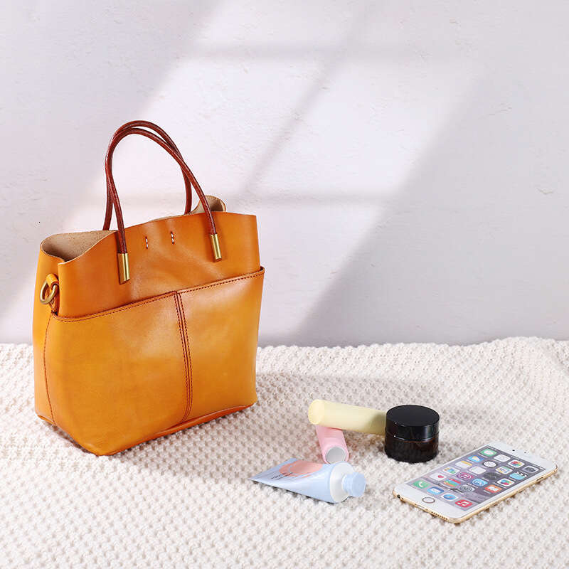 A niche design genuine leather bag, vegetable tanned cowhide handbag, fashionable and simple casual women's bag