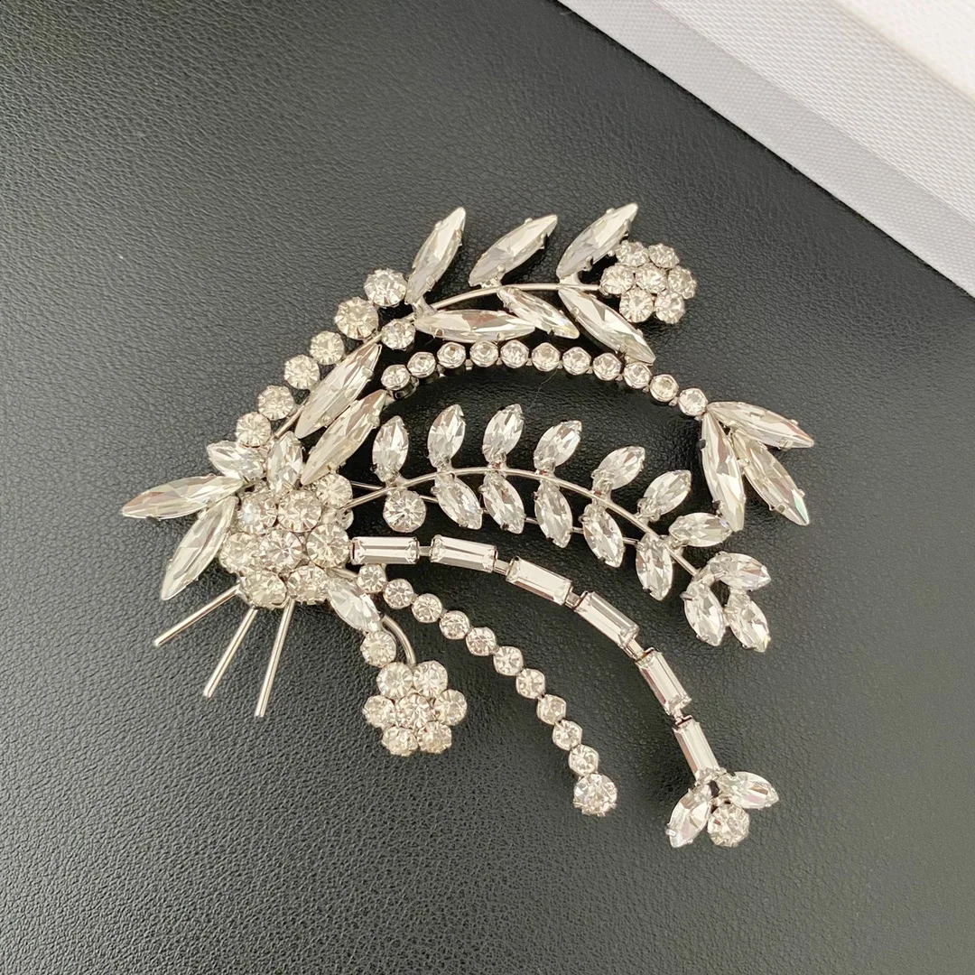 Europe and the United States fashion retro niche personality flower crystal brooch 241227