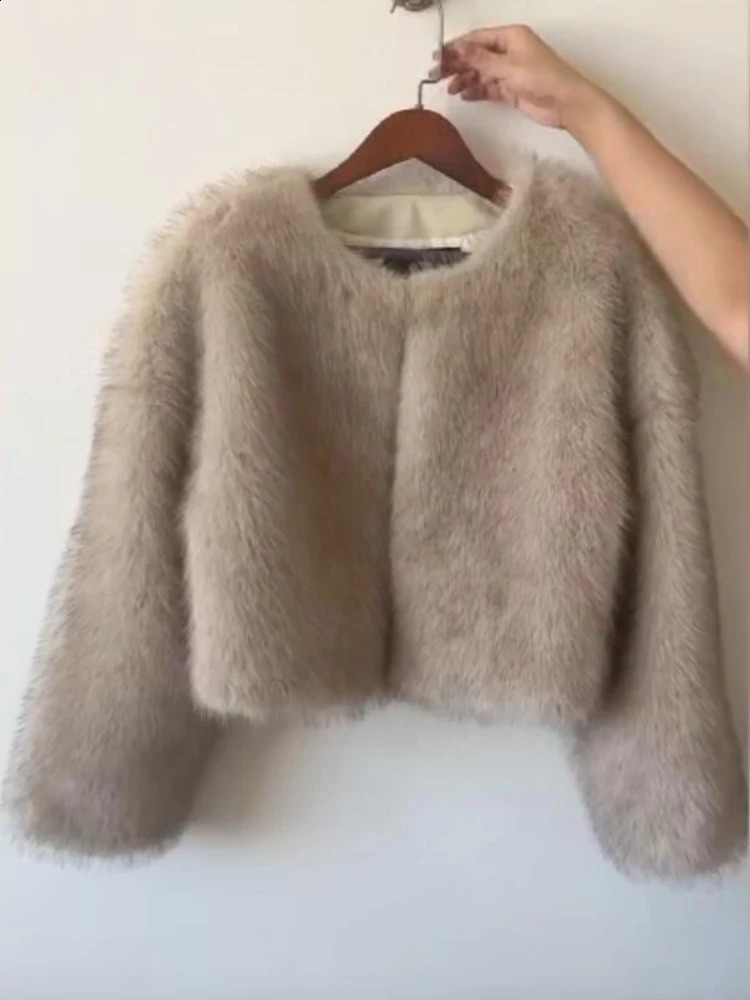 Lconic Street Fashion Gardient Cropped Faux Fur Coat Women Winter Cool Girls Fluffy Short Jacket 241223