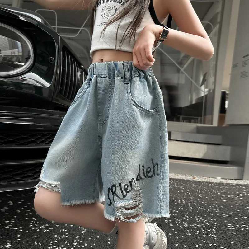 Summer Teenager Girls Hole Denim Shorts Casual Burr Edge Hand Drawn Letters Junior Girl Half Pants Kids Clothes 4 6 8 10 12 14Y W241227