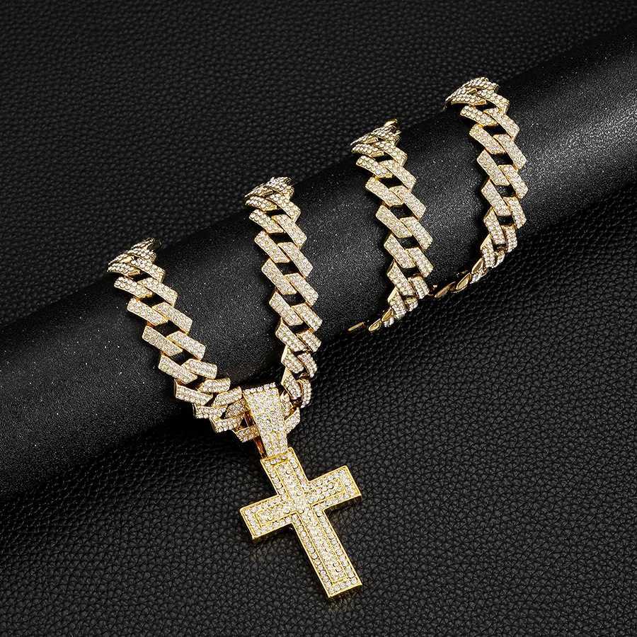 Mens and womens shiny cross pendant necklace with Cuban chain hip-hop crystal shiny fashion exquisite jewelry giftXJ241227