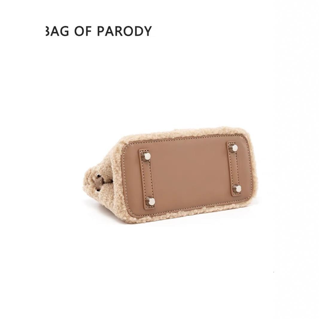 2024 new niche lamb fur autumn winter hand-held crossbody bag, simple and versatile