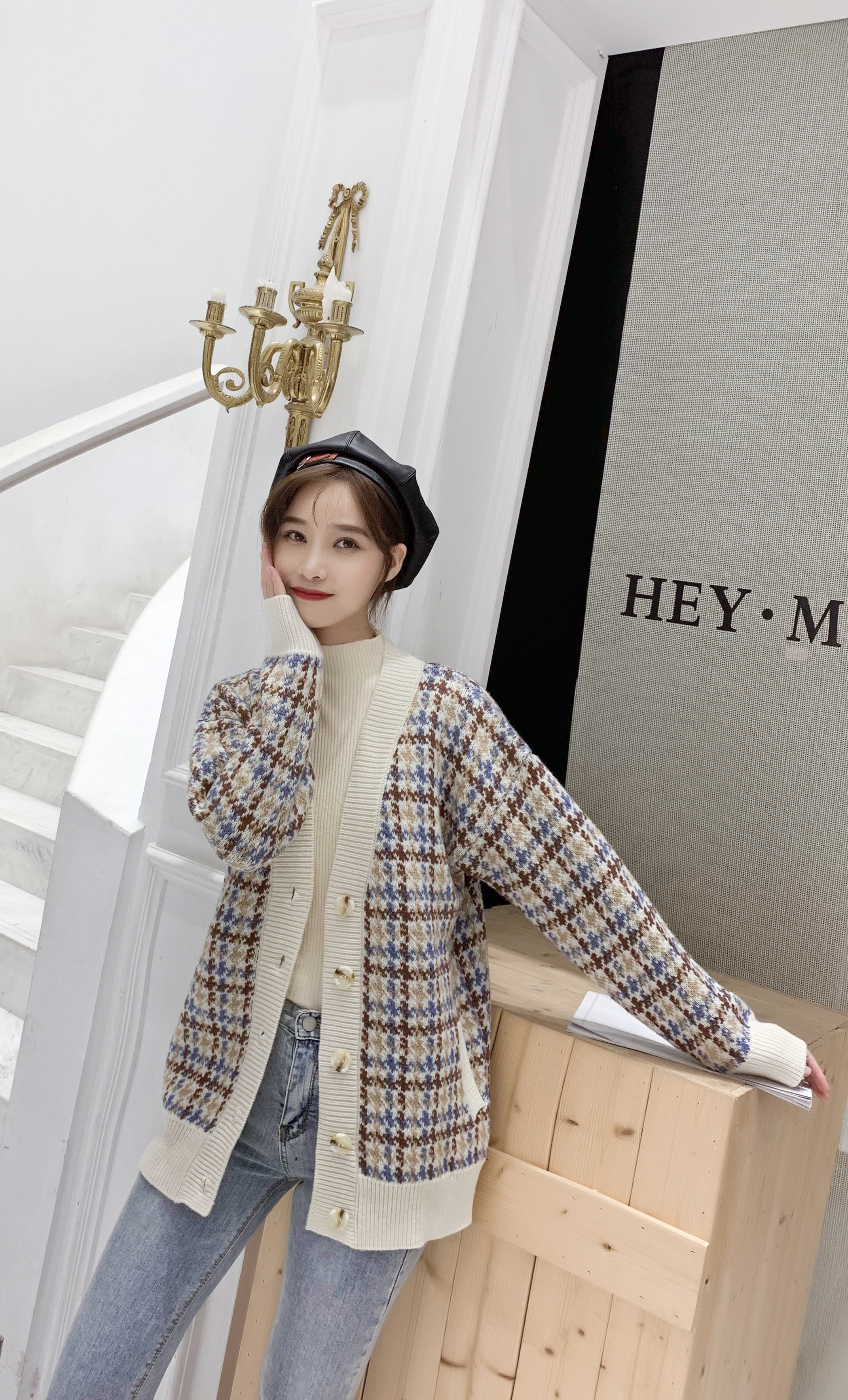 Elegant Women's Wool Sweater with Slim Design - Perfect for Cool Weather Comfort