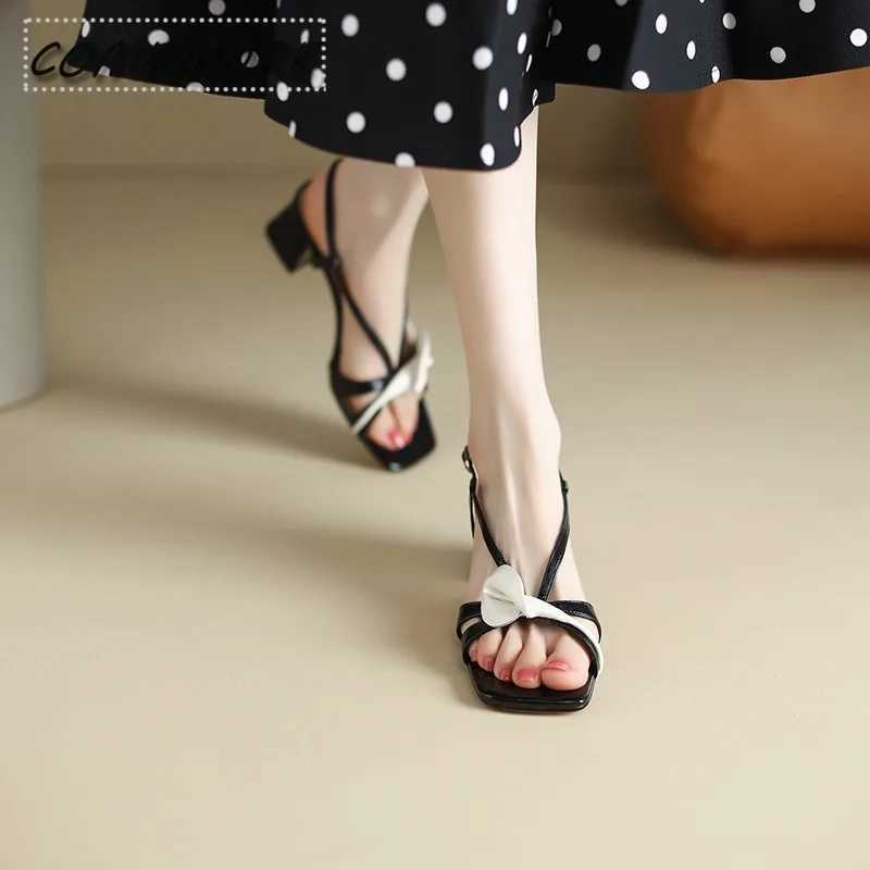 High Quality Summer Ladies New Fashion Square Head Thick Heel Elegant Medium Heel Sandals Womens Designer Wedding Shoes Open Toe Sandal T241227