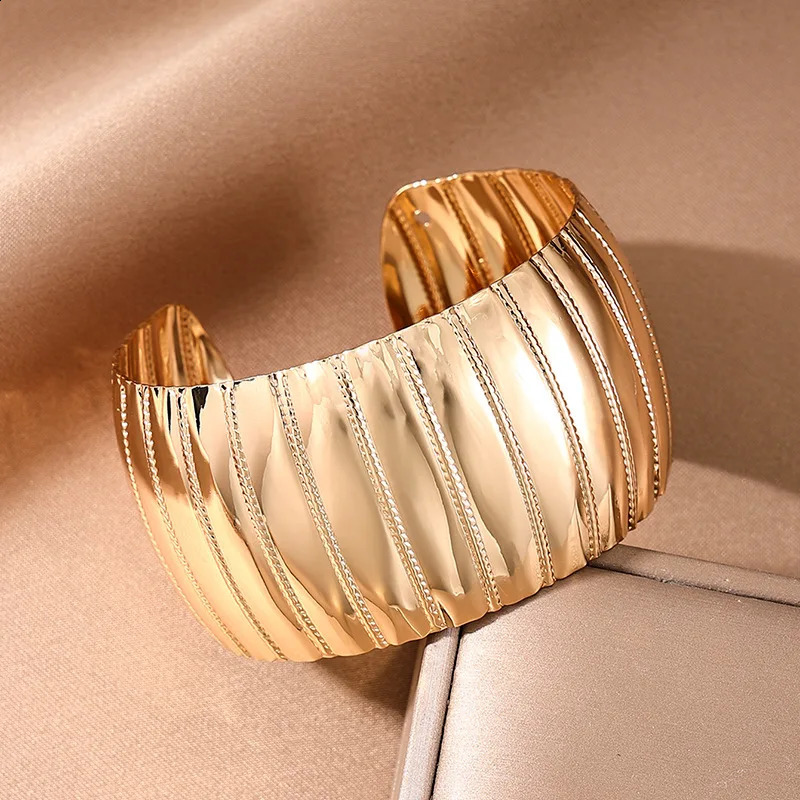 Bracelet For Women Retro Metal Vertical Stripe Geometric Metal Cuff Bangles Holiday Party Gift OL Fashion Jewelry CB0 241227