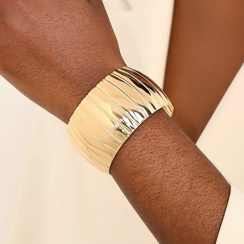 Bracelet For Women Retro Metal Vertical Stripe Geometric Metal Cuff Bangles Holiday Party Gift OL Fashion Jewelry CB0 241227