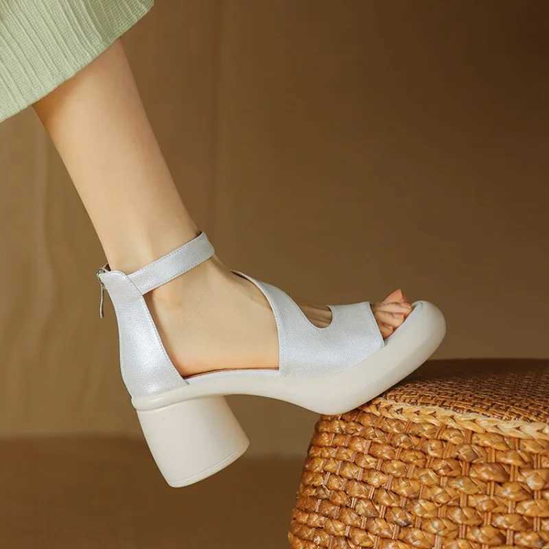 High Quality Elegant Round Head Open Toe Sandals for Womens Summer New Platform Hollow Rear Zipper Thick Heel Roman Office Shoe T241227