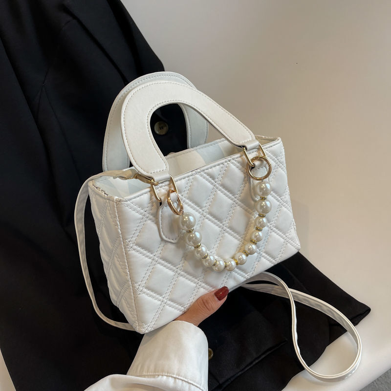 New popular shoulder bag niche fashion white design multifunctional women's crossbody bag pearl handbag2025 new item