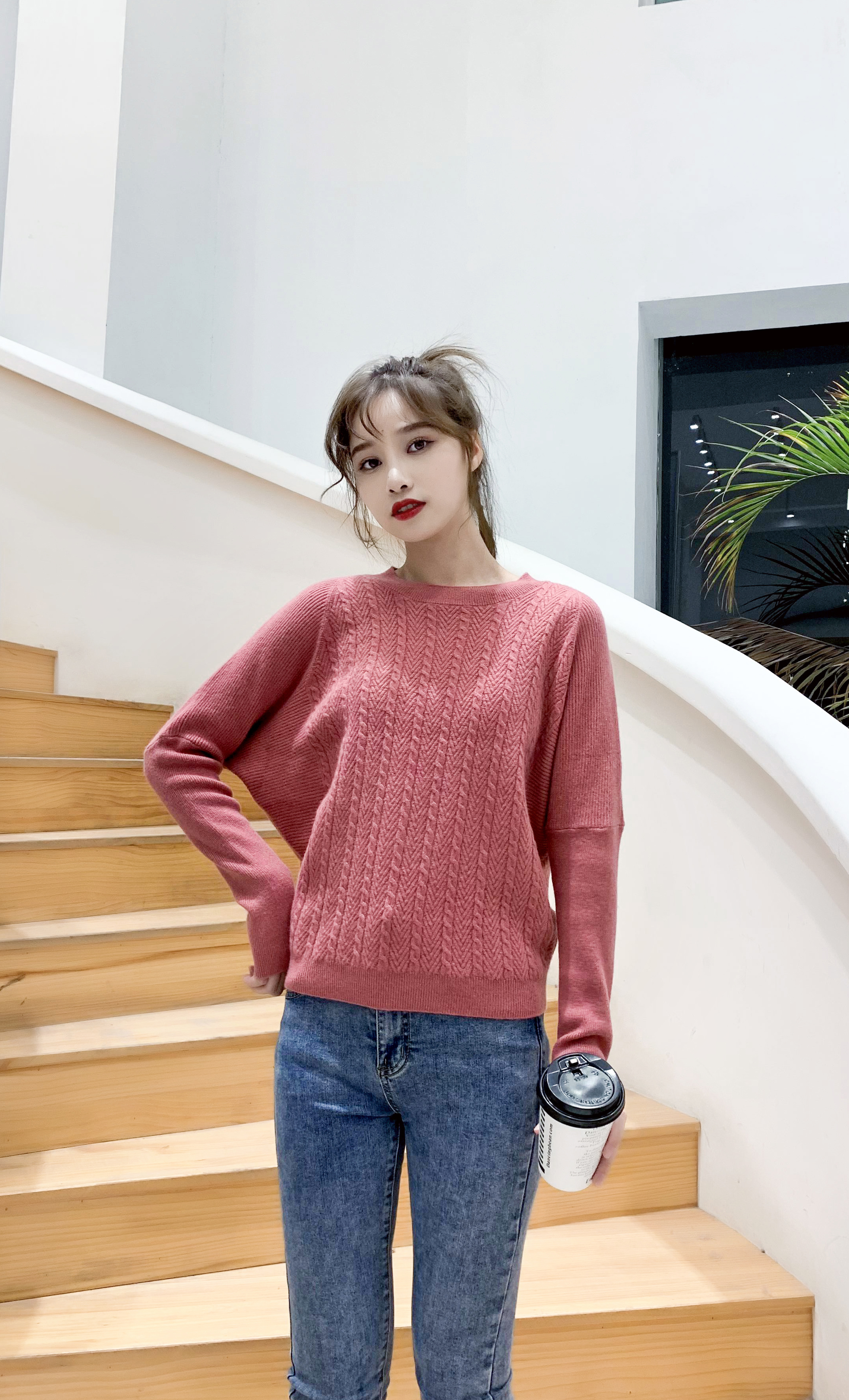 Sophisticated Slim-Fit Wool Pullover for Ladies Warmth Meets Style