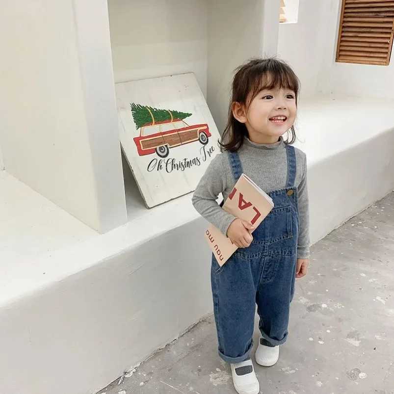 Summer denim baby girl boy tight jeans jumpsuit new pocket childrens casual loose jumpsuit blue childrens bodysuit W241227