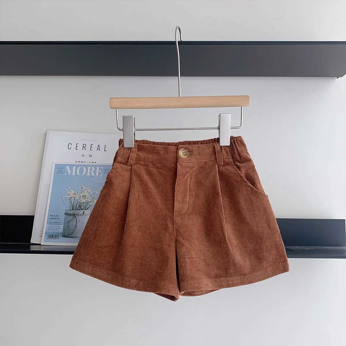 Spring and autumn girls retro Corduroy shorts childrens pocket striped casual pants fashionable childrens clothing W241227