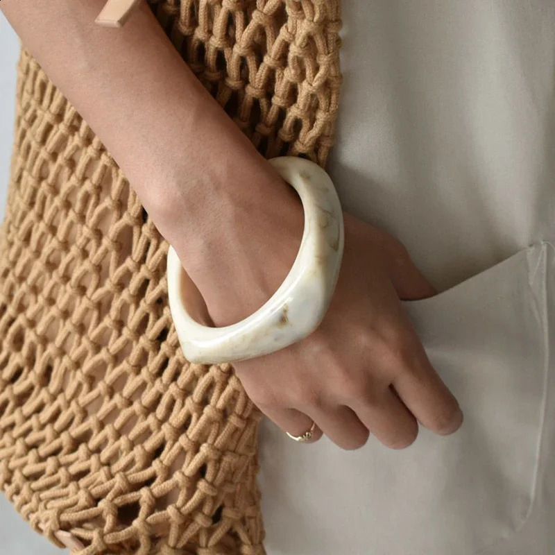 Bilandi Vintage Resin Acrylic Geometric Irregular Square Faceted Bangle Elegant Style Bracelet For Women Jewelery Gift 241227