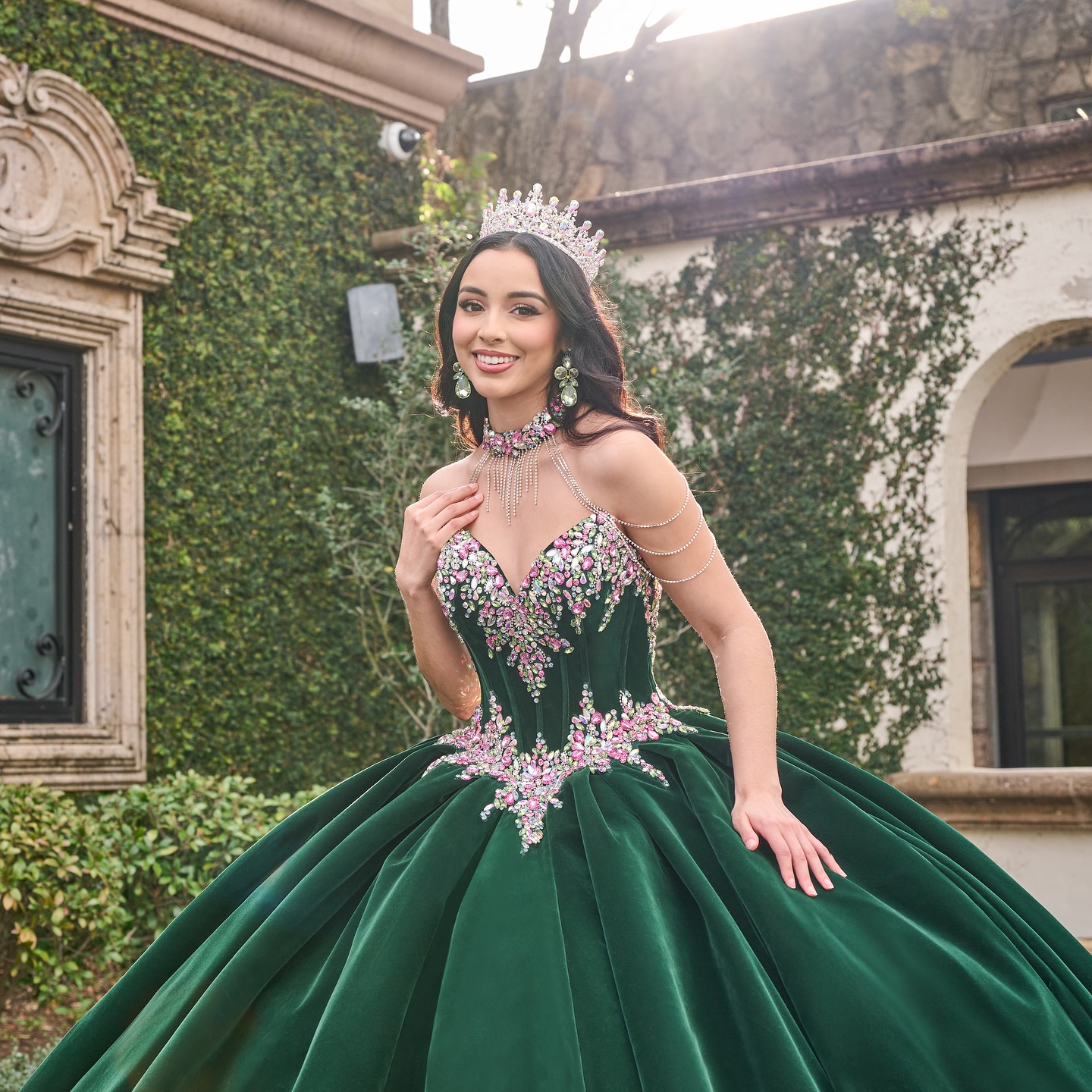 Rhies Hunter Ball Gown Quinceanera Dresses Tassels Veet Prom Gowns Off The Shoulder Necke Crystals Sixteen Sweet Masquerade Dress