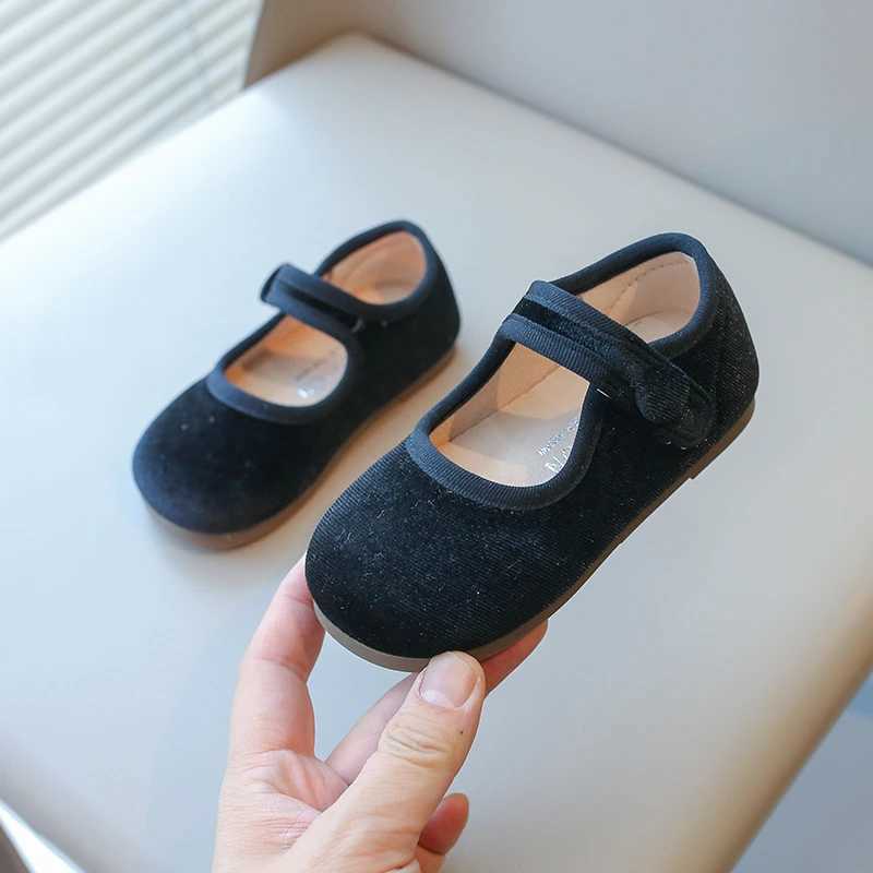 Girls suede flat shoes soft soled childrens Moccasin shoes Japanese snowshoes solid color simple childrens casual shoes spring and autumn W241228