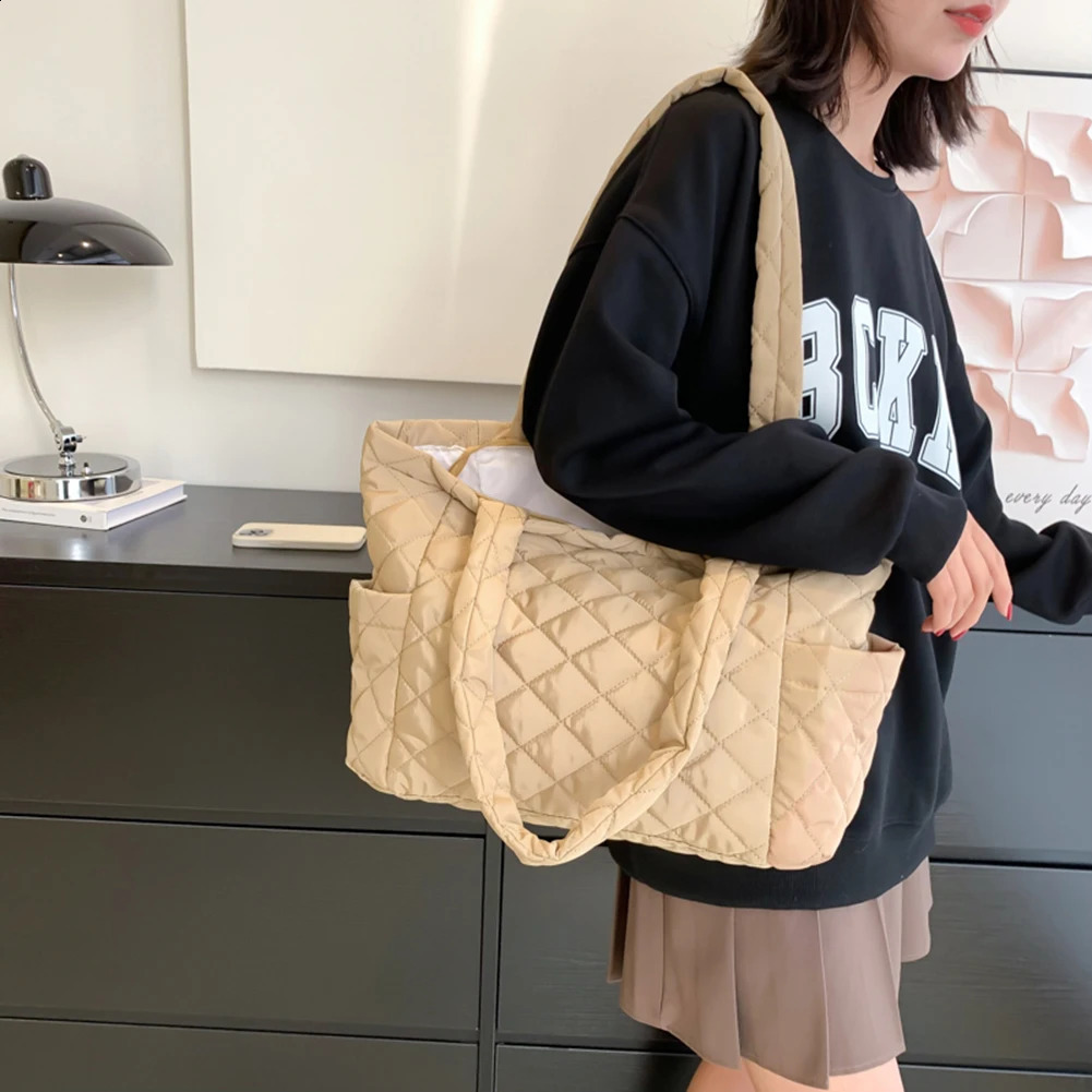 Lattice Pattern Shoulder Bag Space Cotton Handbag Women Large Capacity Tote Bags Feather Padded Ladies Quilted Shopper Bag 241227