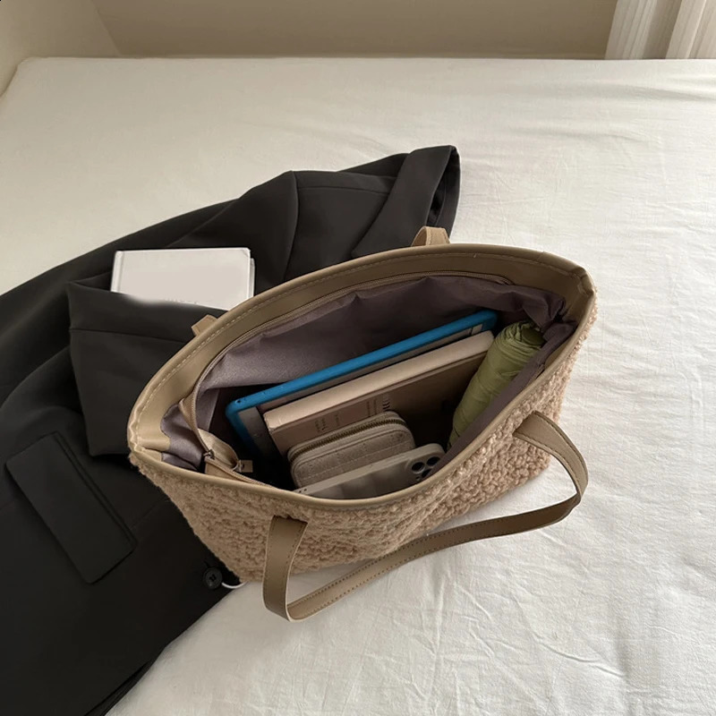 Soft Handbag Large Capacity Fall Winter Shoulder Bag Women Lamb Wool Tote Bag Zipper Closure Casual Shopping Traveling Tote 241227