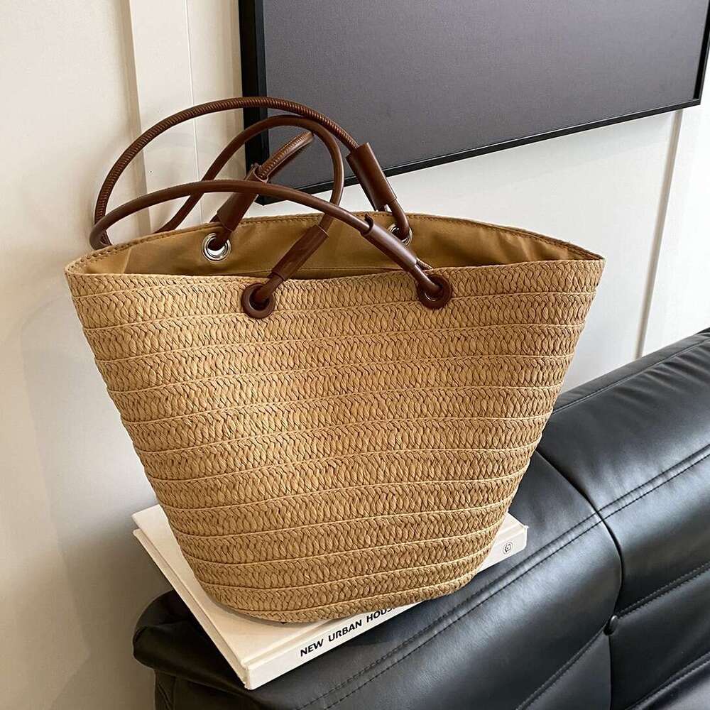 French Women's Summer New Fashionable Woven Beach Bag, Large Capacity Commuting Shoulder Tote Bag