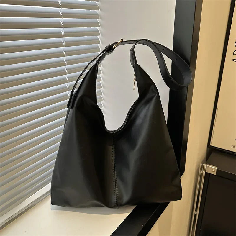 Fashion Korean Version Large Capacity Single Cross-body Bag Womens Handbag Simple Casual Commuting PU Leather Shoulder Tote Bag 241228