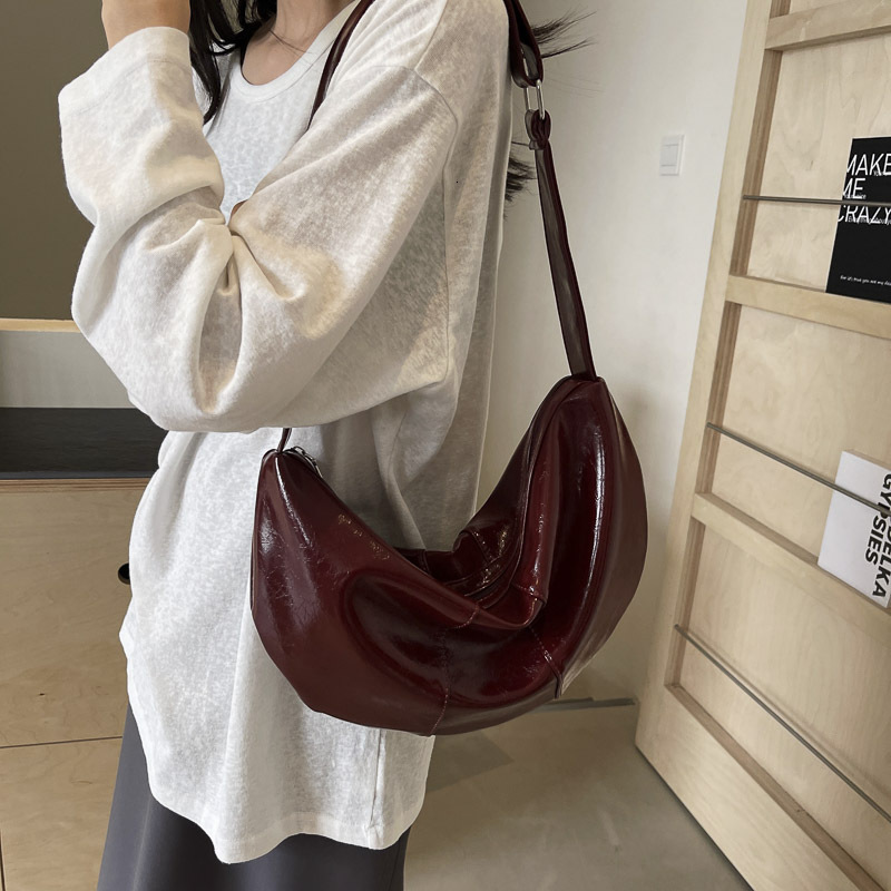 Women Dumpg Crossbody PU Leather Half Moon Everyday Purse Large Capacity Vintage Sg Female Commute Bag