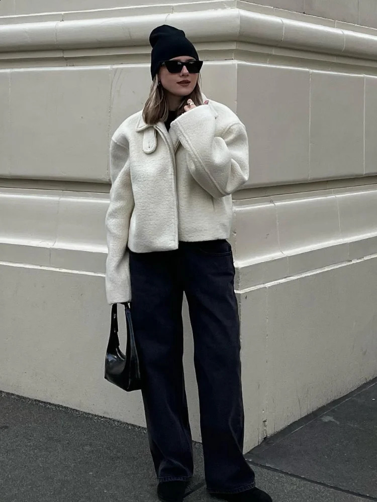 Women Fashion White Lapel Sherpa Jacket Chic Casual Long Sleeved Zipper Streetwear High Street Commute Ladies Outerwear 241227