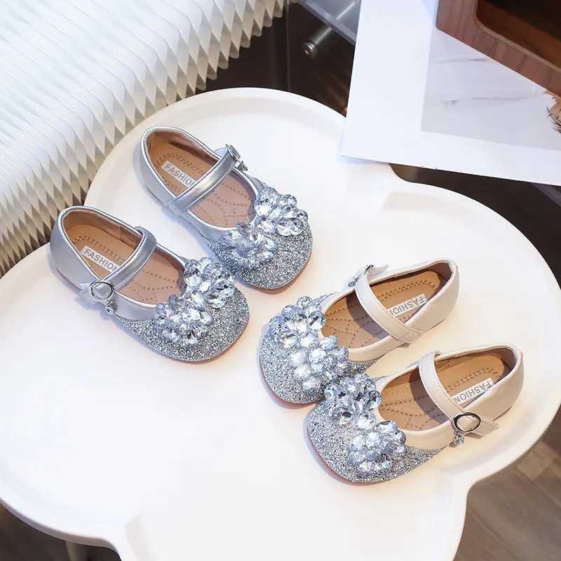 2024 New Womens Leather Shoes Childrens Sparkling Wedding Sandals Childrens Bow Water Diamond Princess Apartment Sparkling Non slip Single Shoes W2412
