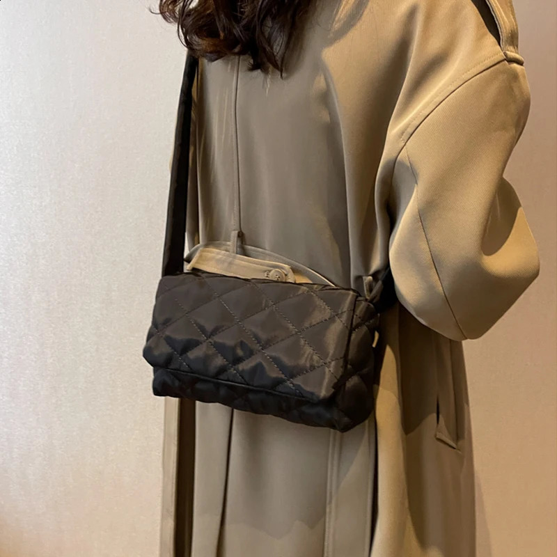 Fashion Women Shoulder Bags Space Pad Cotton Winter Nylon Padded Quilted Shopper Bags Female Casual Bags Handbags 241227