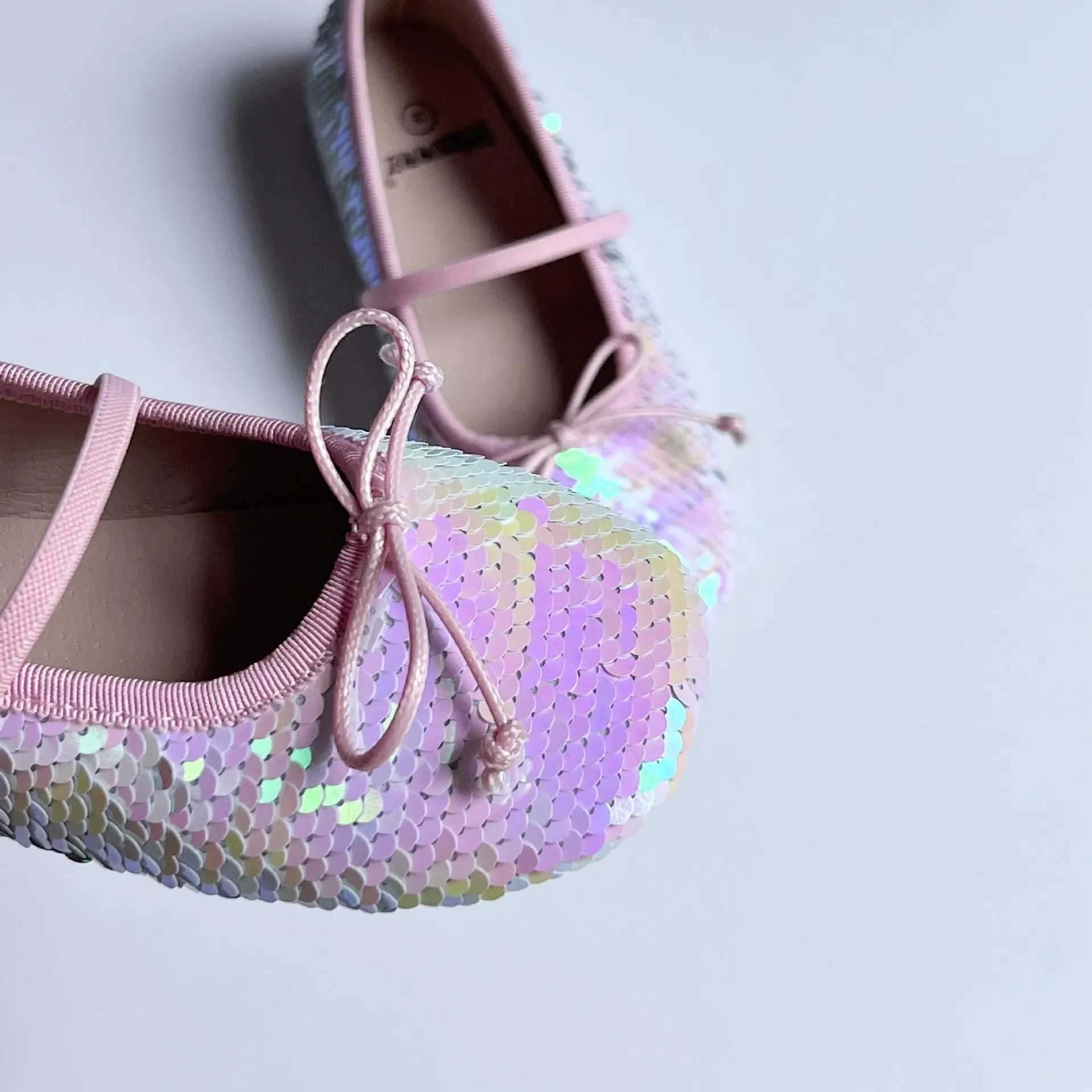 Two Tone Sequins Girls Ballet Dance Shoes Sweet Mermaid Scales Bow Childrens Flat Shoes Evening For Kids Shoes W241228