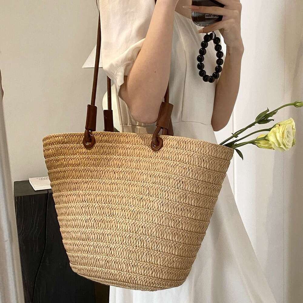 French Women's Summer New Fashionable Woven Beach Bag, Large Capacity Commuting Shoulder Tote Bag