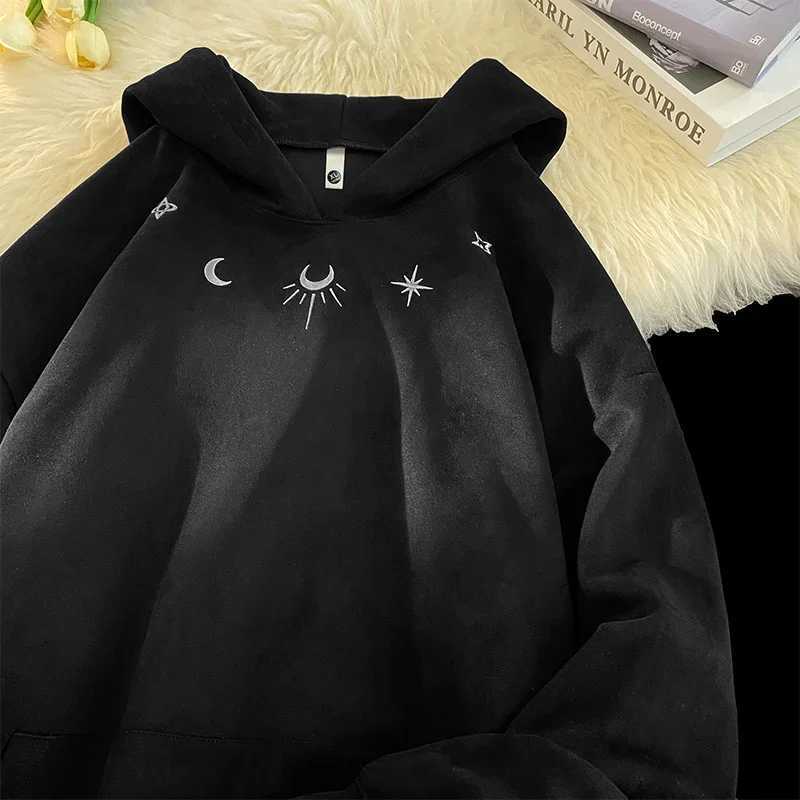 New Suede Sweatshirt Men Retro Street Loose Hoodie Embroidery Pattern Gothic Style Hooded Sweatshirt Autumn Male Sweatshirts X241228