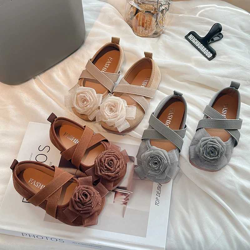 Autumn Girl Princess Shoes Velvet Stickers Elegant Childrens Ballet Apartment Cross with Lights Autumn Wedding Par Childrens Shoes W241228