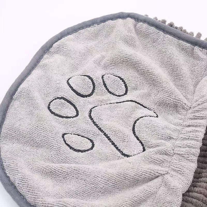 Dog drying towel transformed into dog bath pad, super soft, absorbent and quick drying, machine washable dog towel with detachable strap