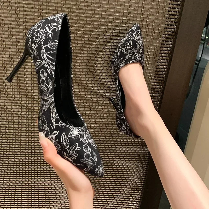 Summer Vintage Fashion with A Girl Evening Gown Cheongsam Banquet Pointy Thin Heels Large Size High Heels Women Shoes 241228