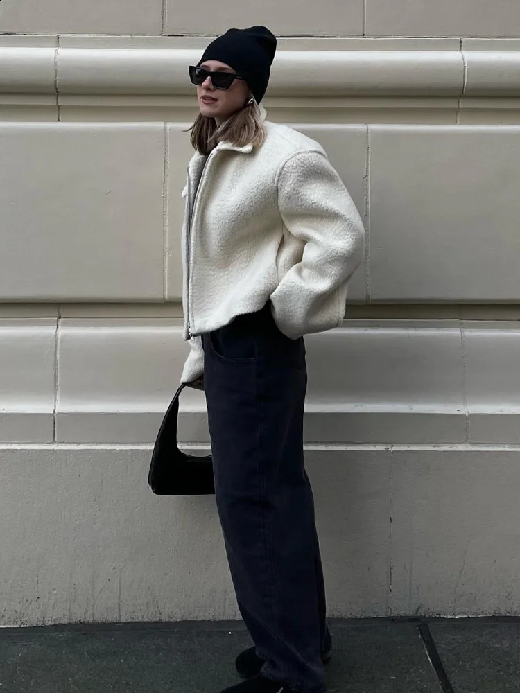 Women Fashion White Lapel Sherpa Jacket Chic Casual Long Sleeved Zipper Streetwear High Street Commute Ladies Outerwear 241227