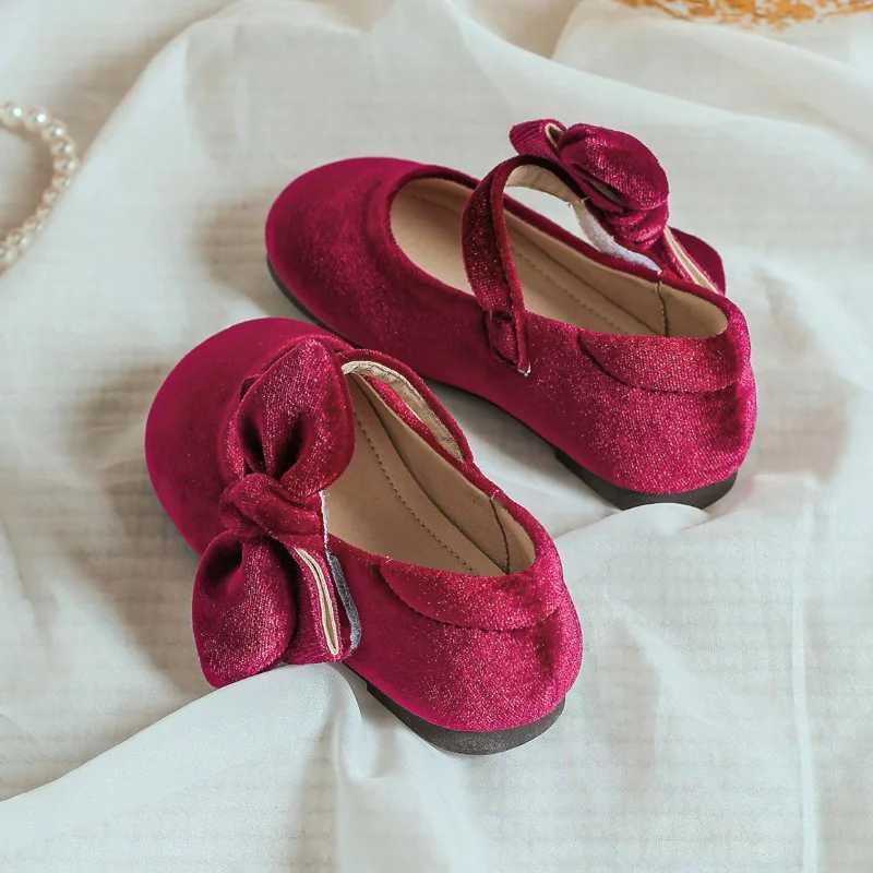Fashionable baby girl princess velvet bow shoes elegant childrens flat shoes with soft soles for spring summer and winter birthdays baby shoes W241228