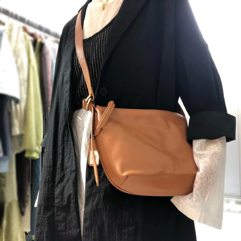 Handmade Genuine Leather Womens Street Casual Trend Soft Cowhide Shoulder Crossbody Bag Ladies Lightweight Small Hobo 241227