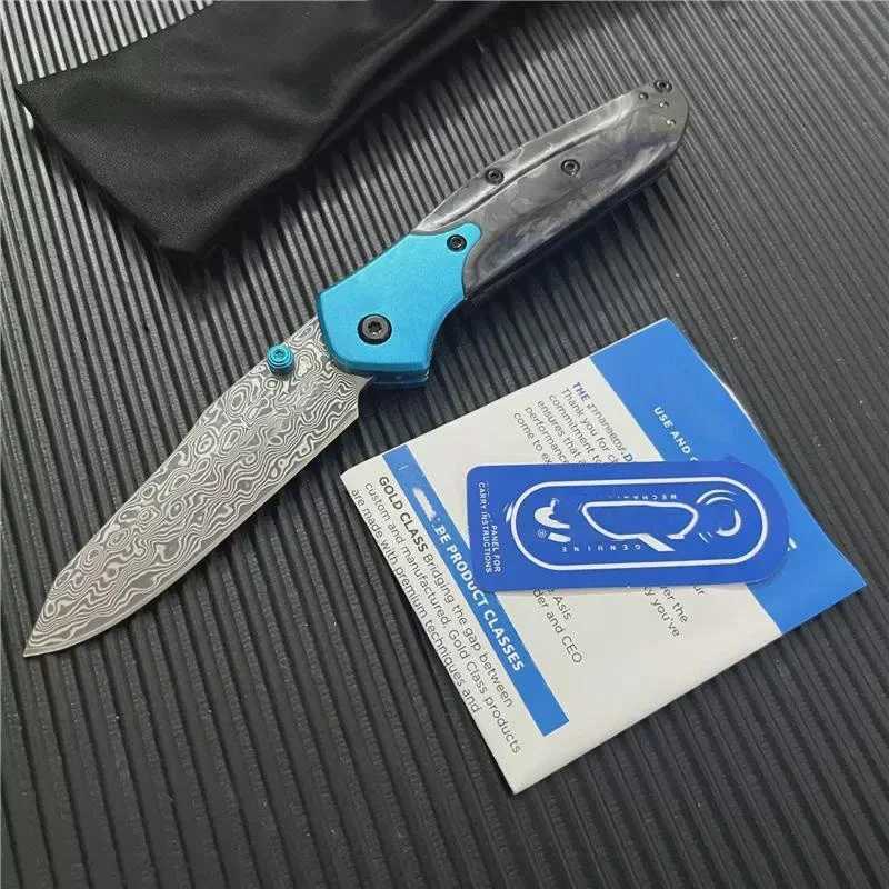BM 945-221 Gold Mini O Sbor Ne Folding Knife 2.92 Vg10 Damascus Blade Caon Fiber Hand Outdoor Hunting Cam KnifeXJ241228
