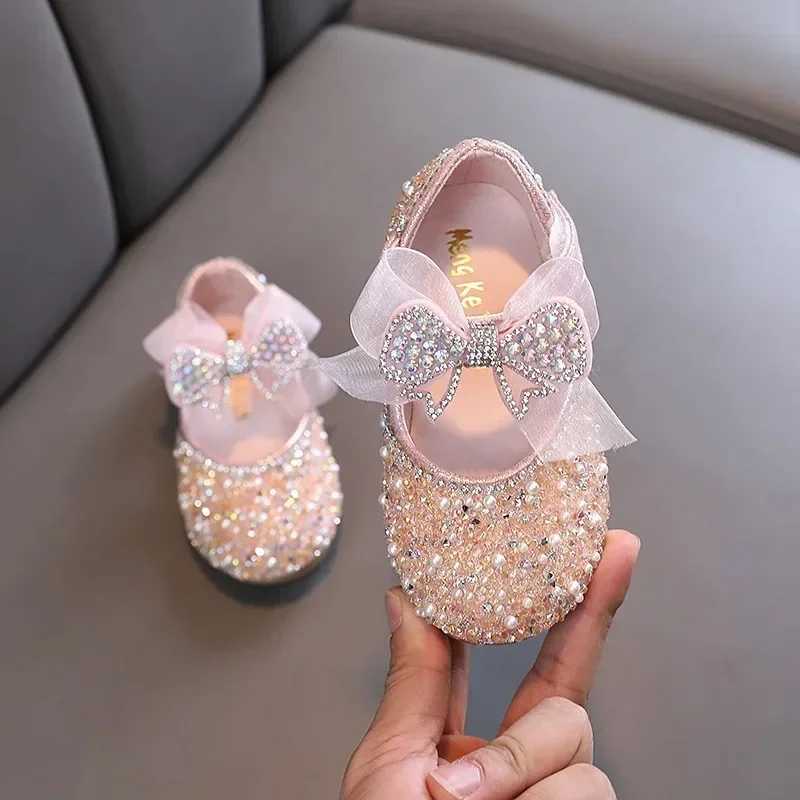 Childrens Summer Fashion Sequined Shoes Girls Cute Rhinestone Pearl Bowknot Princess Shoes Wedding Shoes Flat Heel Sandals W241228