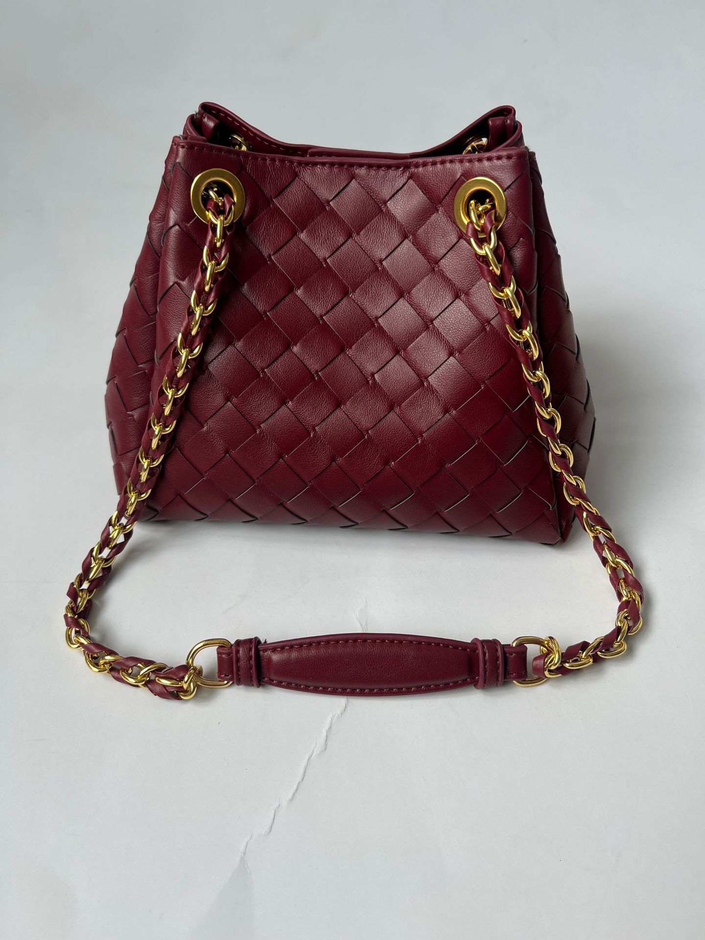 Bag Woven Metal Rope Buckle Shoulder Hand-Held Commuting Bucket Bag, Versatile And Fashionable Parachute Bag For Women