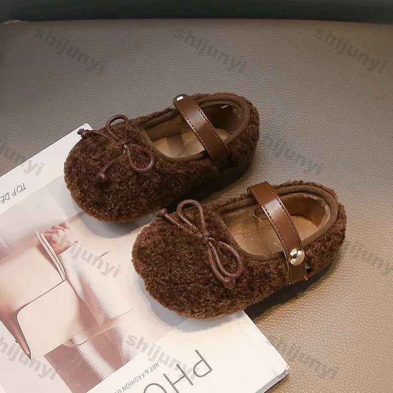 Girls flat casual cotton shoes winter girls baby cotton shoes childrens plush anti slip childrens soft anti slip princess plush shoes W241228