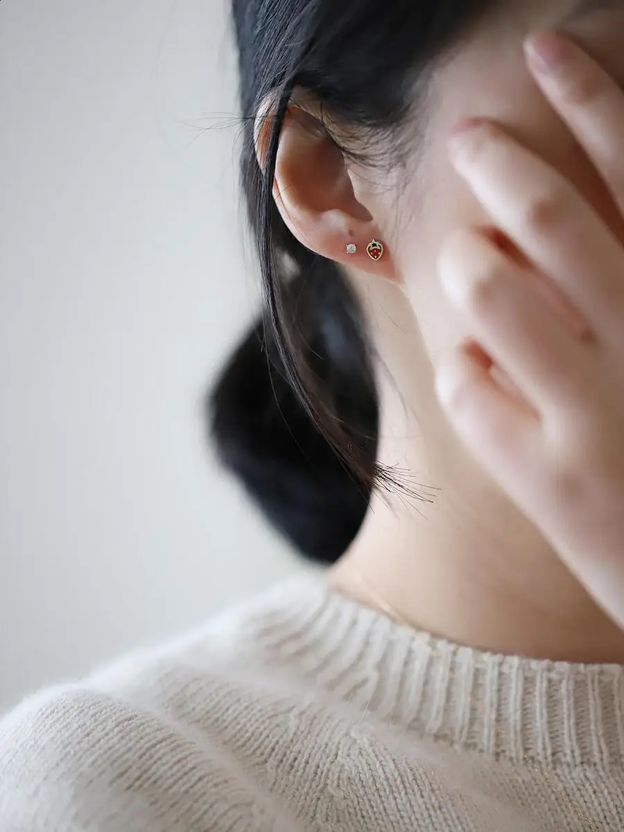 GOLDtutu Pure 9K Gold Earrings Lovely Red Strawberry Mini Japanese and Korean Fruit Earbone Fine kj475 241226