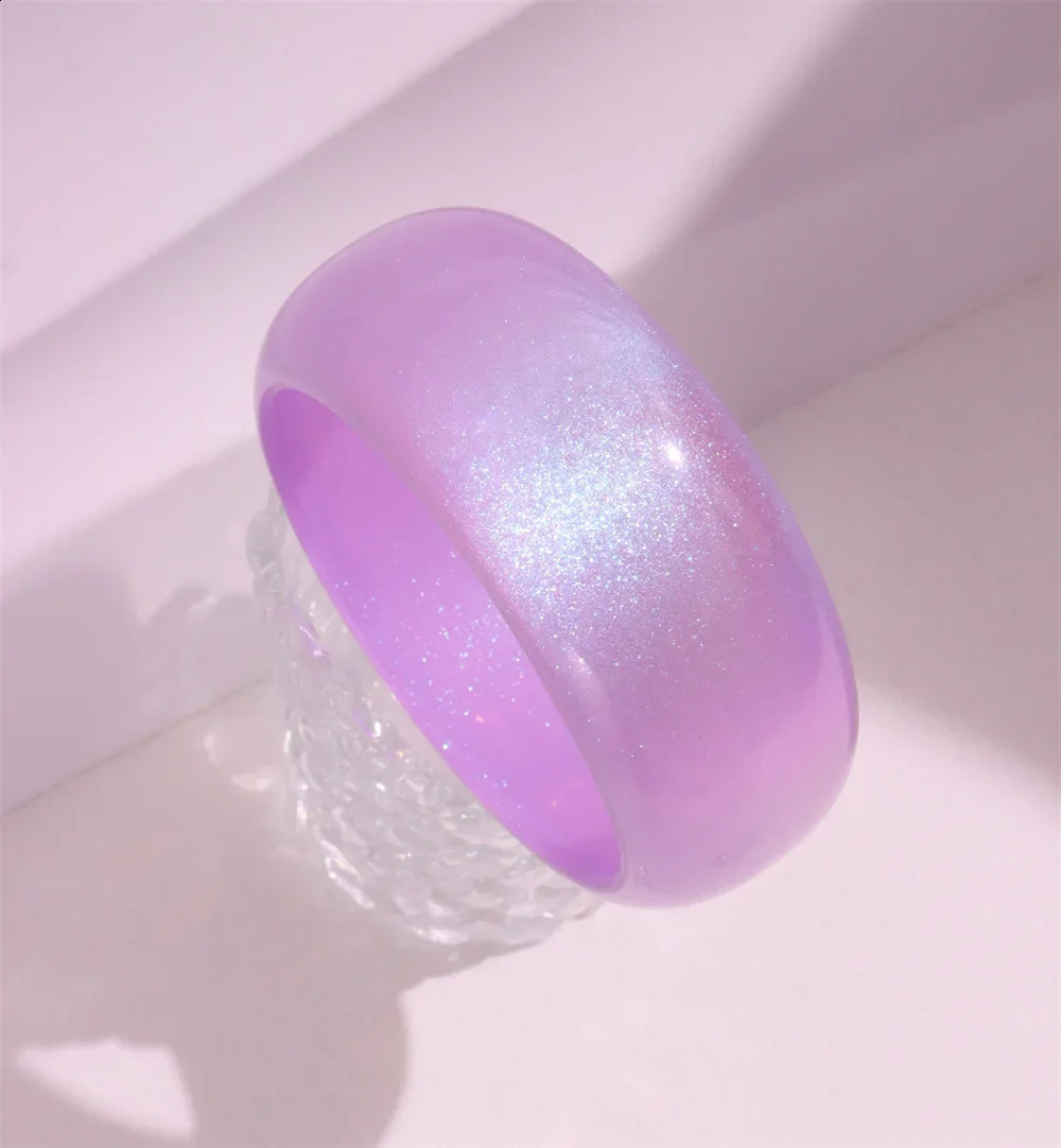 Fashion Round Jelly Colored Shiny Powder Acrylic Bangle Bracelet with Simple Geometry Beautiful Wide Face Resin Bracelet Girl 241227