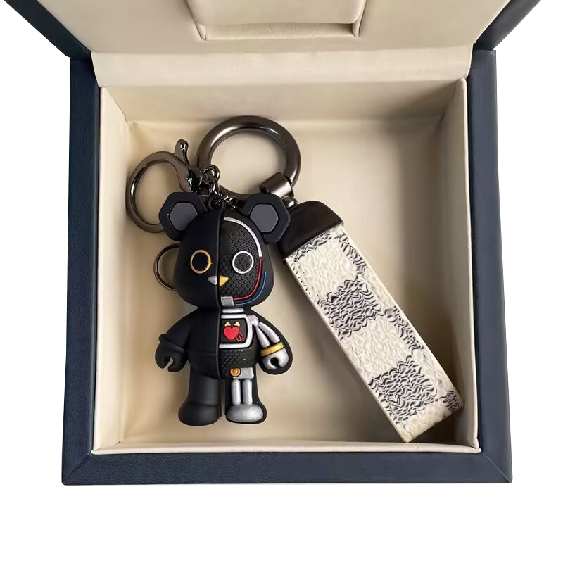 Keychain designers Key chain Solid color monogrammed Car Keychains Bear Design versatile Fashion Leisure Men Women Bags Pendant Accessories