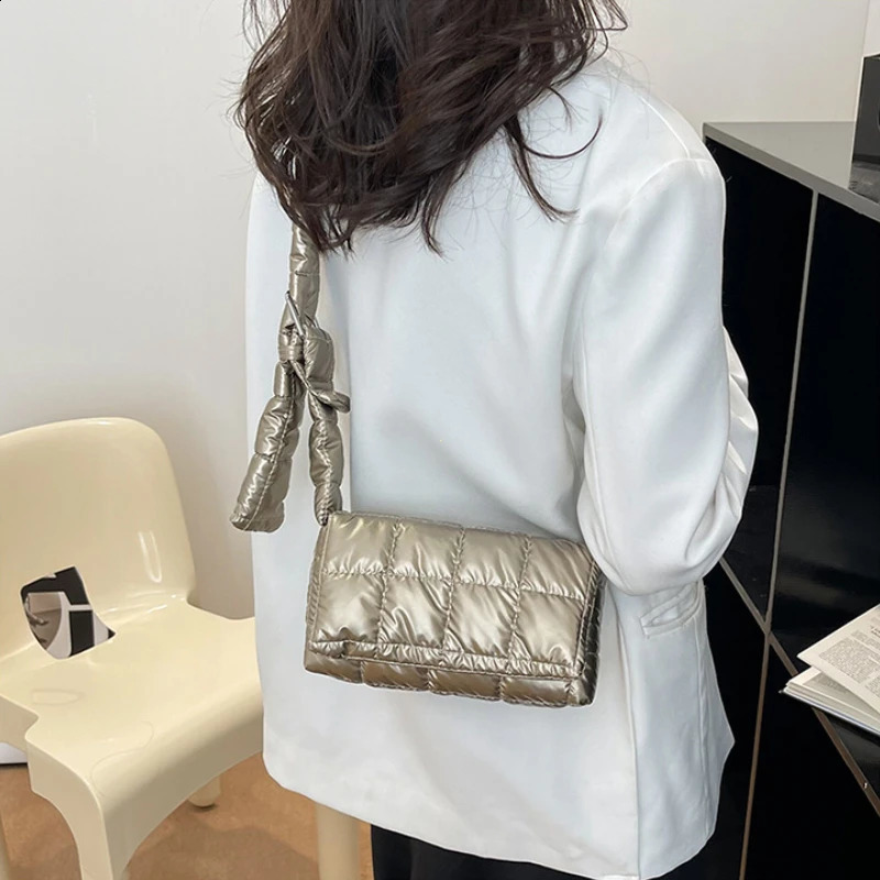Fashion Quilted Tote Bag Winter Lightweight Warm Down Cotton Padded Plaid Shoulder Bags Women Underarm Bags Puffy Handbags 241227