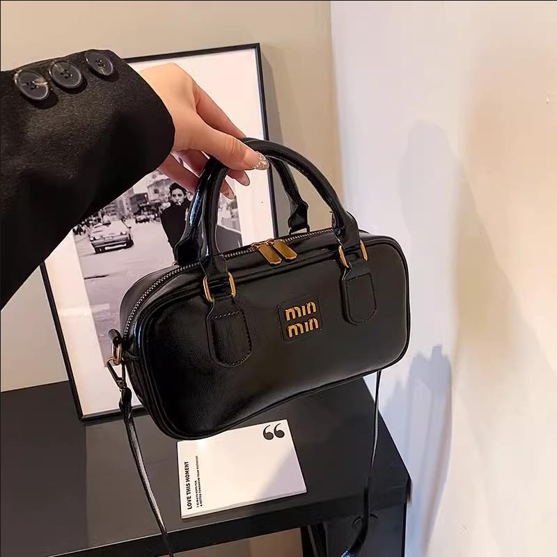 2025 Bowg Women Handbags And Purses Ladies Shoulder Crossbody Bags New Brand Square Boston Bag Winter Bolsas