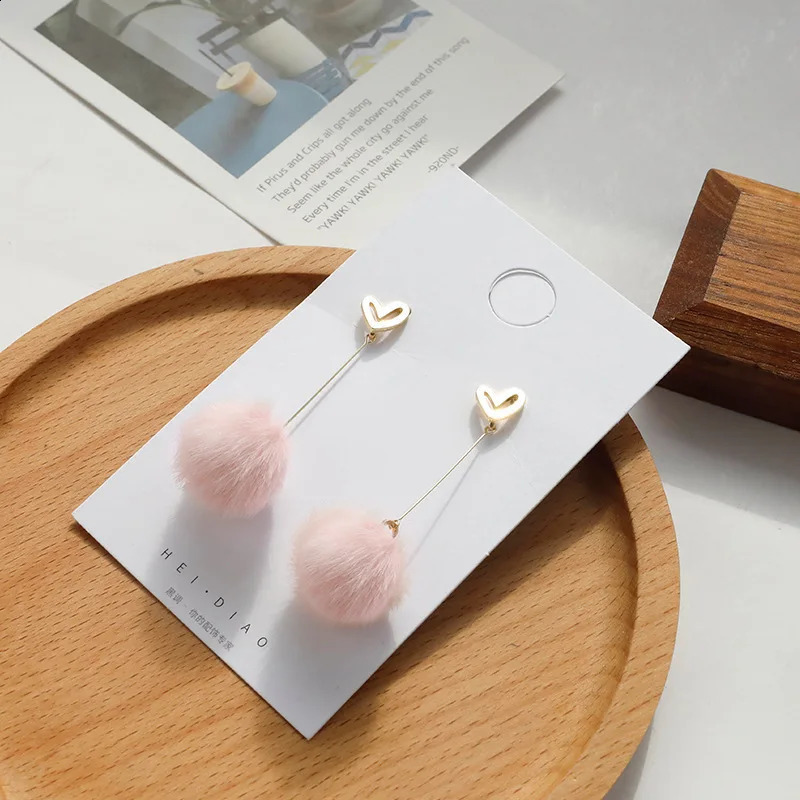 Korean Sweet Hair Ball Stud Earring for Women Jewelry Black Red Crystal Female Personality Simple Pink Plush Fur Earing 241226