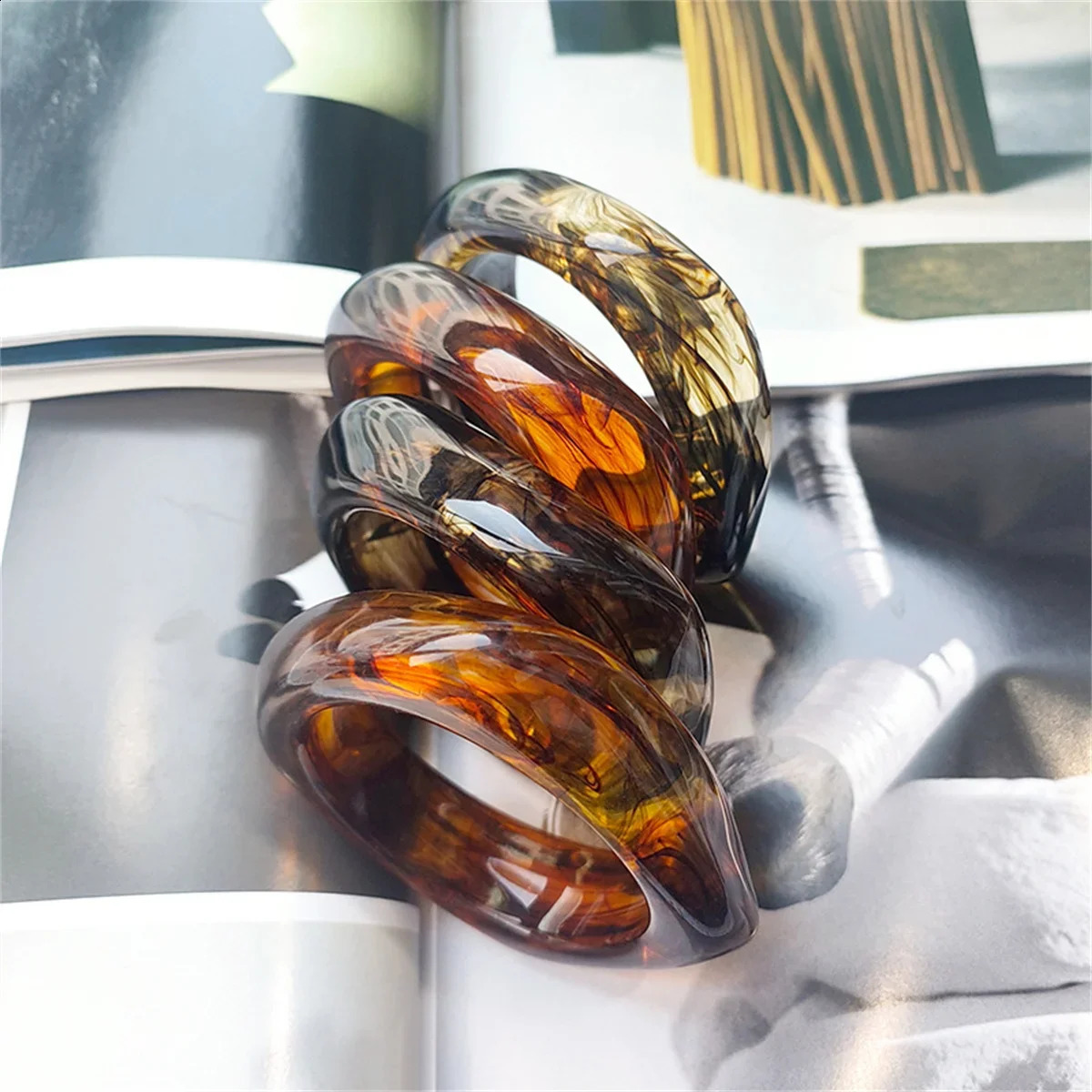 Fashion Trendy Irregular Resin Acrylic Bangles For Women Geometry Wide Bangle Bracelets Charm Thick Simple Party Hand Jewelry 241227