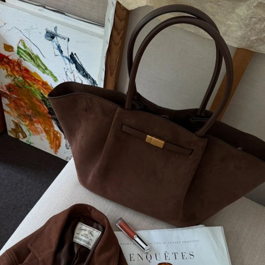 Faux Suede Dumpg European And American Fashion Wing Bag 2025 New Style Large Capacity Retro Ladies Handbag Free Initials