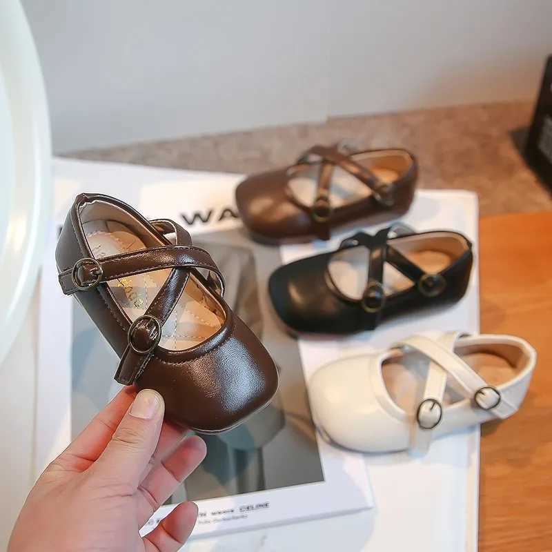 New girls Moccasin shoes square toes Versatile soft childrens fashion cross simple anti slip childrens leather shoes platform solid color W241228